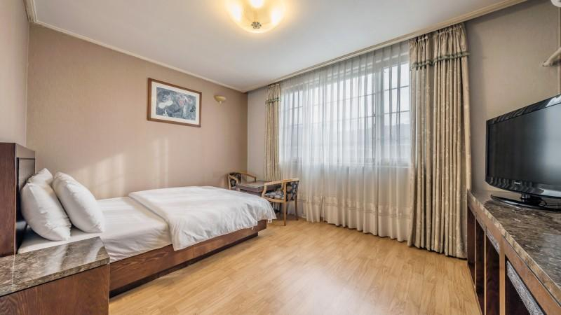 Bedroom 2, Sokcho Seorak Hill Hotel & Pension, Sokcho