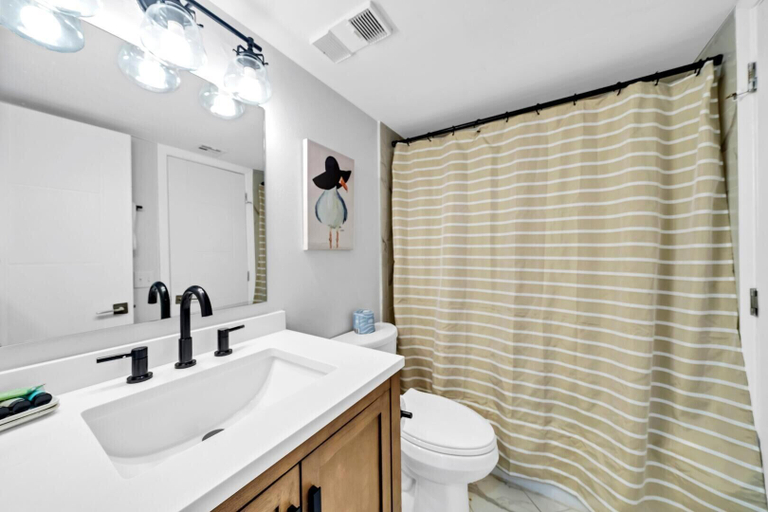 Bathroom 3, Mainsail 443, Walton