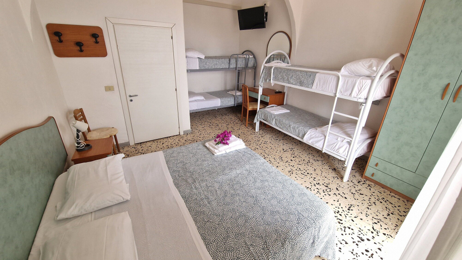 Bedroom 3, Hotel Bellavista, Napoli