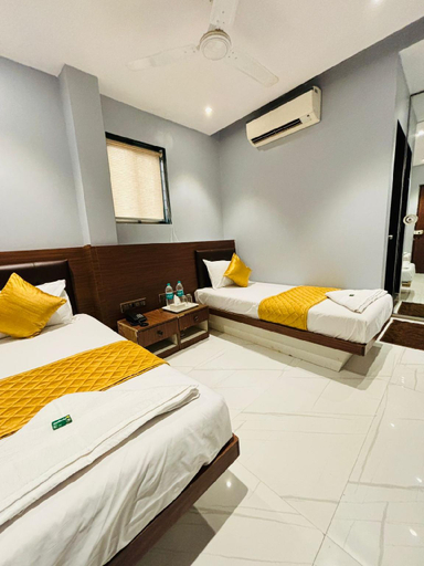 Bedroom 2, Powai Inn, Mumbai Suburban