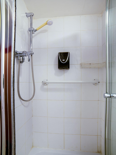 Bathroom 4, The Strand Hotel, East Sussex