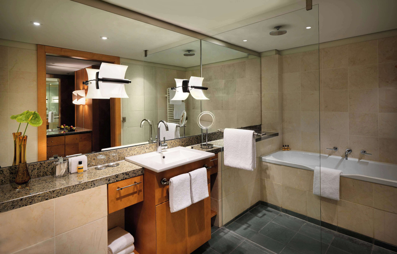 Bathroom 5, Hyatt Regency Mainz, Mainz