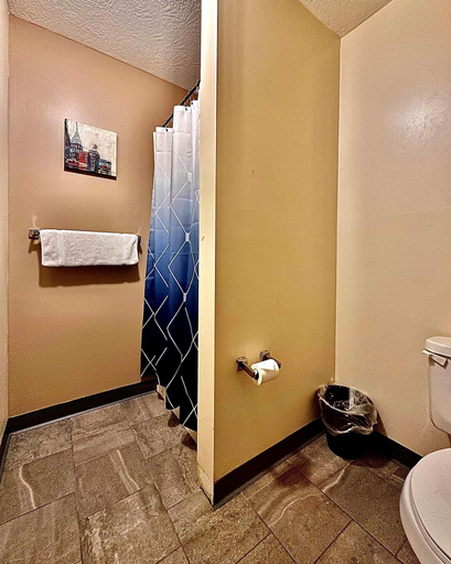Bathroom 3, Stay Pittsburgh, Allegheny