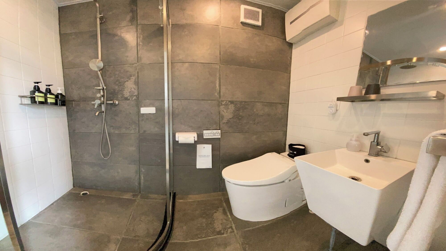 Bathroom 4, BLANC MIYAKOJIMA (formerly RuGu Glamping Resort), Miyakojima