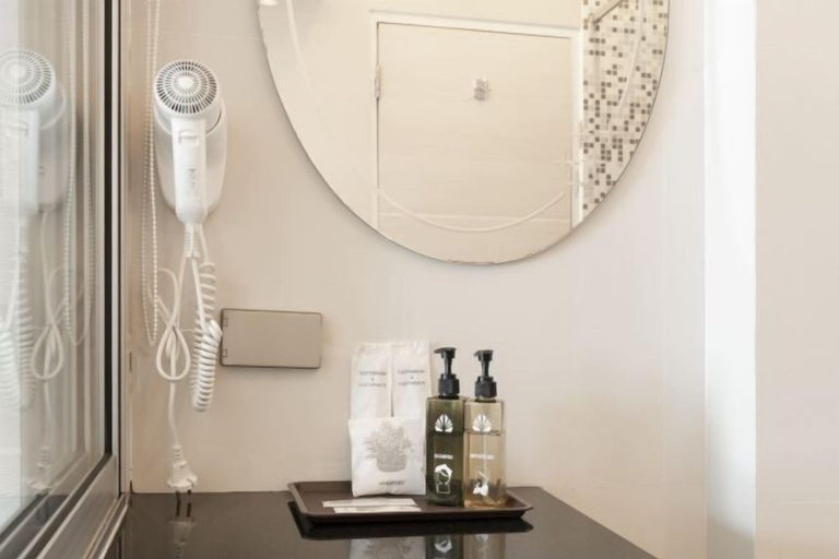 Bathroom 12