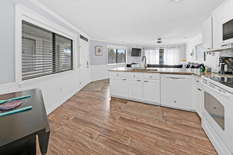 Others 5, Crystal Village II, Unit 19B, Walton