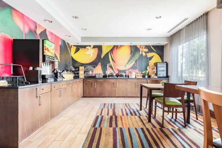 Food & Drinks 5, Fairfield Inn by Marriott Charlotte Northlake, Mecklenburg