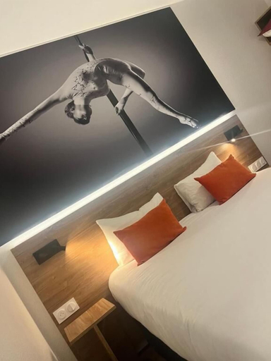 Bedroom 4, Aka Lodge Lyon Eurexpo Arena Stadium, Rhône