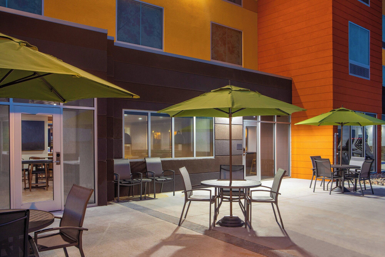 Exterior & Views 2, Fairfield Inn & Suites by Marriott McPherson, McPherson