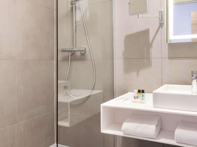 Bathroom 15