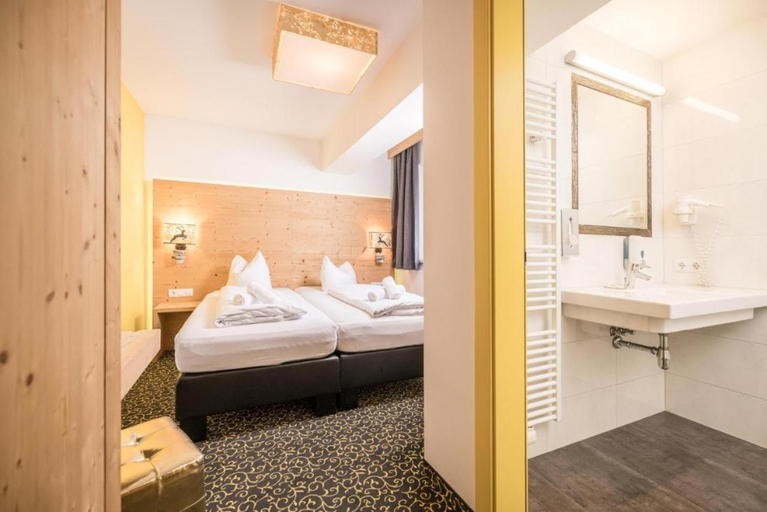 Others 5, Partyhouse HARAKIRI stay DIFFERENT 60 seconds to MOUNTAINS! Free PARKING! Self CHECK-IN, Schwaz