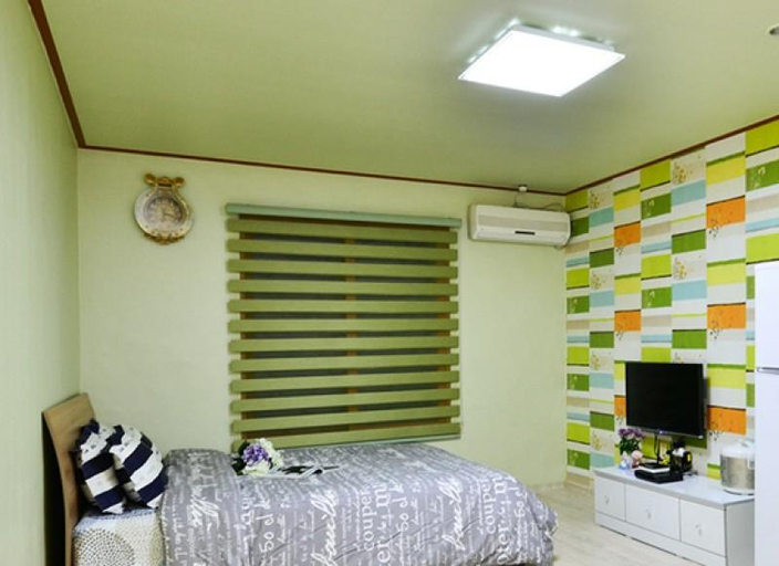 Others 2, Taean Mongsanpo Dolphin Pension, Taean