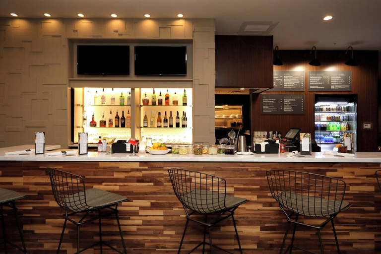 Food & Drinks