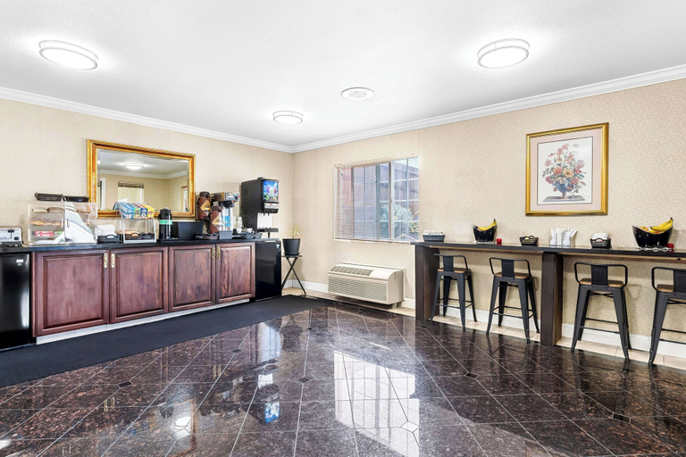 Food & Drinks 5, SureStay Hotel by Best Western Castro Valley, Alameda