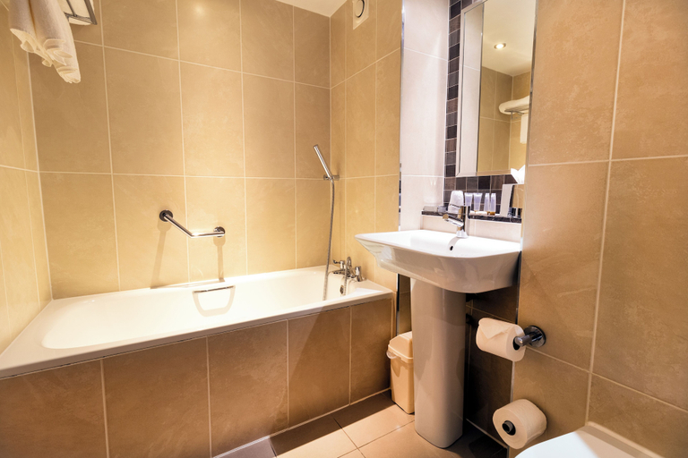 Bathroom 5, Coylumbridge Resort Hotel, Highland
