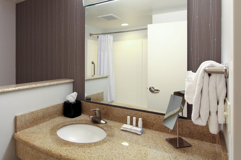 Bathroom 5, Courtyard by Marriott Salina, Saline