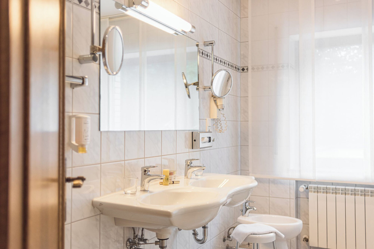 Bathroom 5, Lohmann's Kapeller Hof, Mettmann