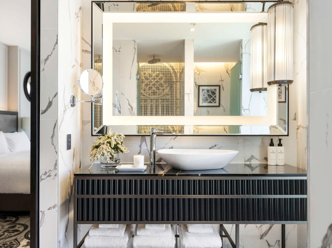 Bathroom 23