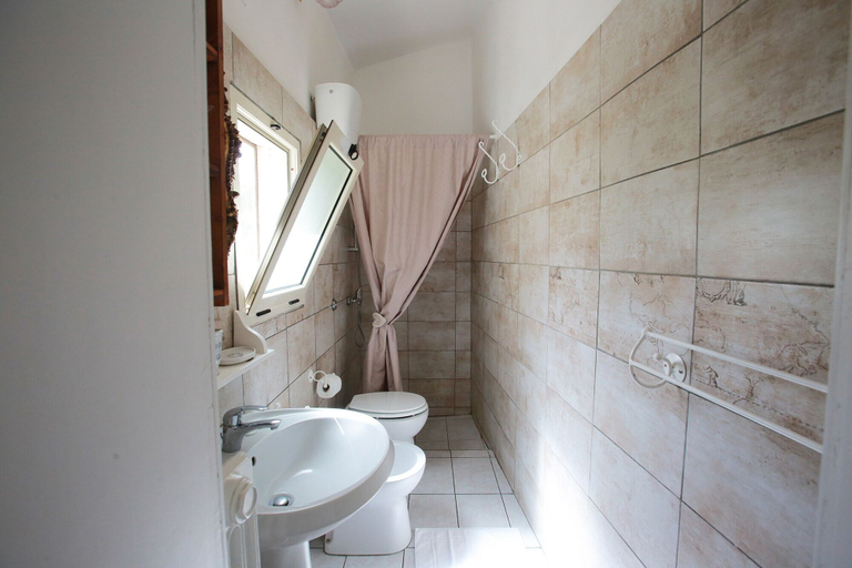 Bathroom 5, Palazzo Sambiasi, Lecce