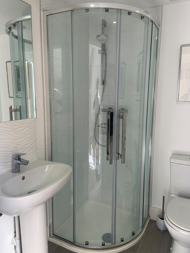 Bathroom, 1-bed - Sleeps 2 - Pet Friendly w Parking, Central Bedfordshire