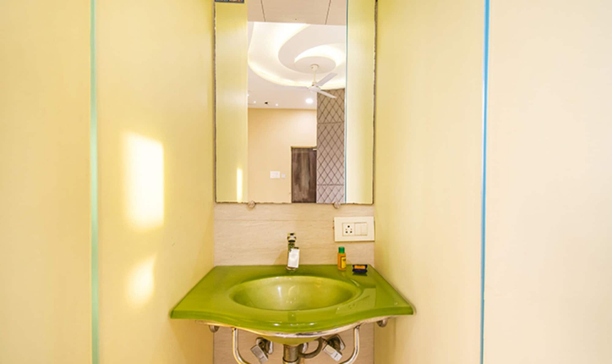 Bathroom, Fabhotel Seven Hills, Mumbai Suburban