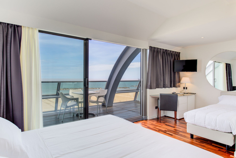 Bedroom 3, Kursaal Hotel, Rimini