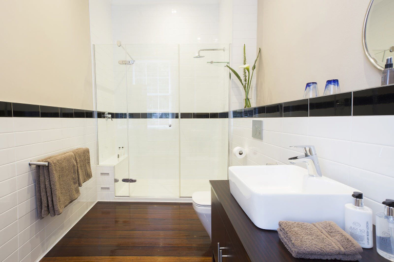 Bathroom 4, Mantis St Helena, Jamestown
