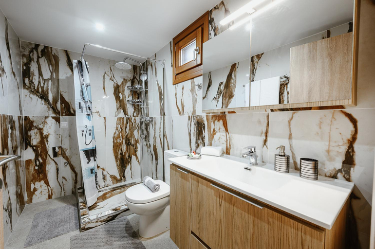 Bathroom 5, Horizon Residences, Thessaly