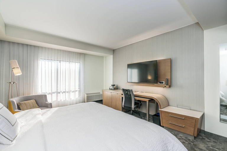 Bedroom 3, Courtyard by Marriott West Springfield, Hampden