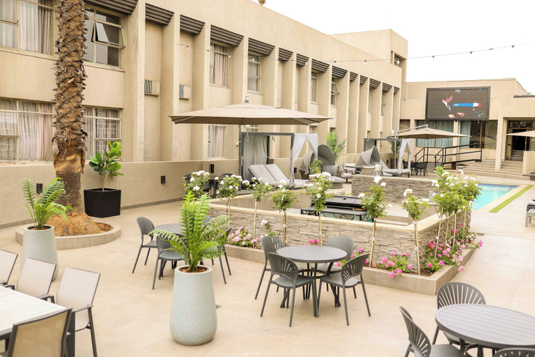 Food & Drinks 4, Q's Evander Hotel and Apartment, Gert Sibande