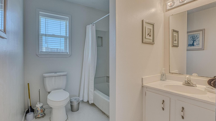 Bathroom 3, The Back Porch, Okaloosa