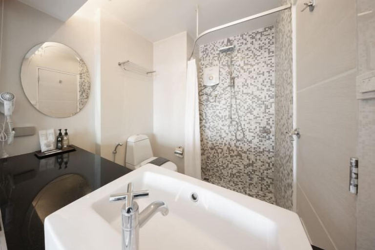 Bathroom 11