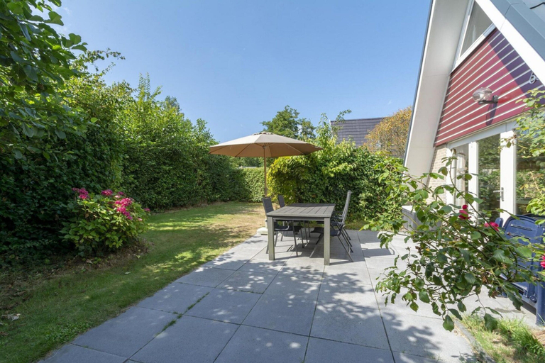 Outdoor dining 2, Seaside Getaway With Terrace, Zijpe