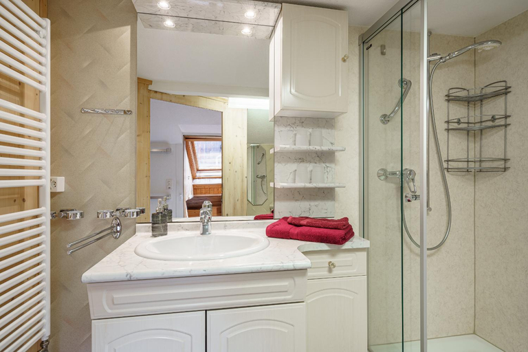 Bathroom 3, StayBrienz - Lake Brienz Holiday House, Interlaken