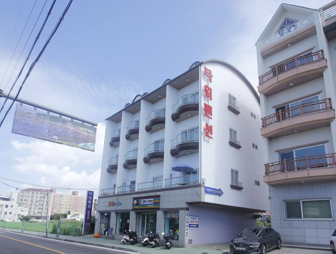Exterior & Views 1, Jeju Tower Pension, Jeju