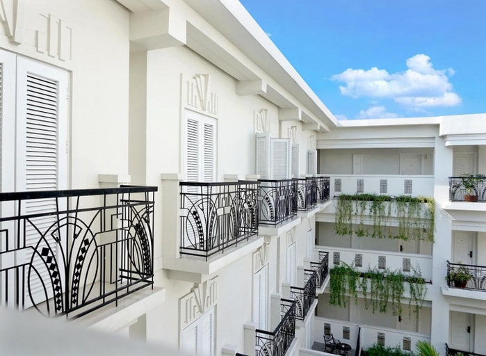 Exterior 7