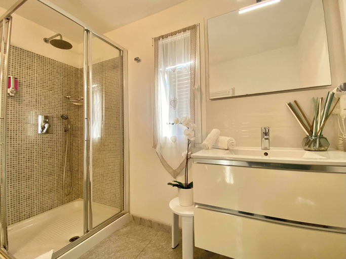 Bathroom 18