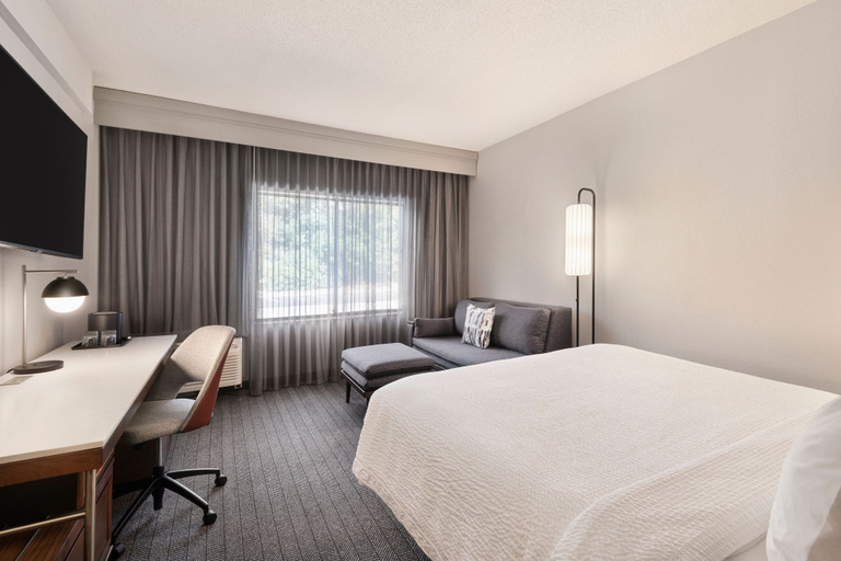 Bedroom 3, Courtyard by Marriott Burlington, Alamance
