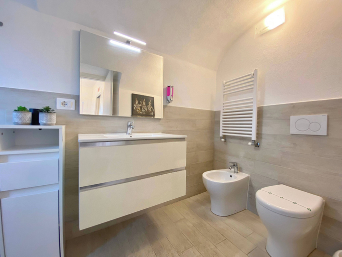 Bathroom 9