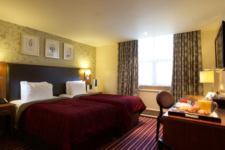 Bedroom 3, Gloucester Robinswood Hotel By Sunday, Gloucestershire