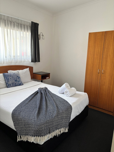 Bedroom 3, Caboolture Riverlakes Motel, Morayfield
