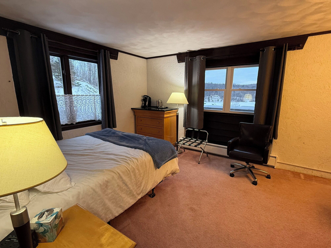 Bedroom 2, Davos Chalet, Iron