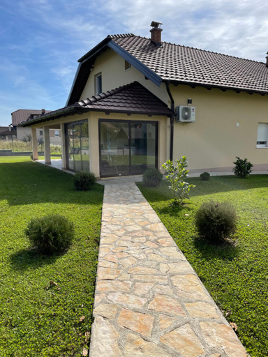 Others 2, Apartmani Lux Nina, Irig
