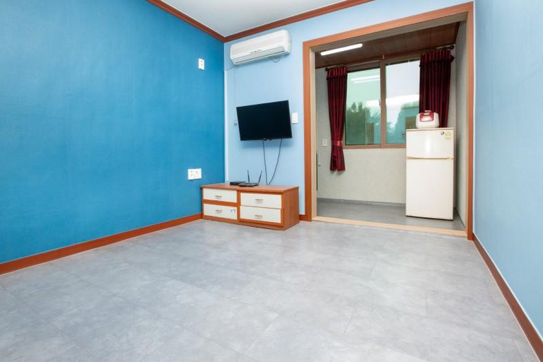 Others 5, Taean Cheongsa Chorong Pension, Taean