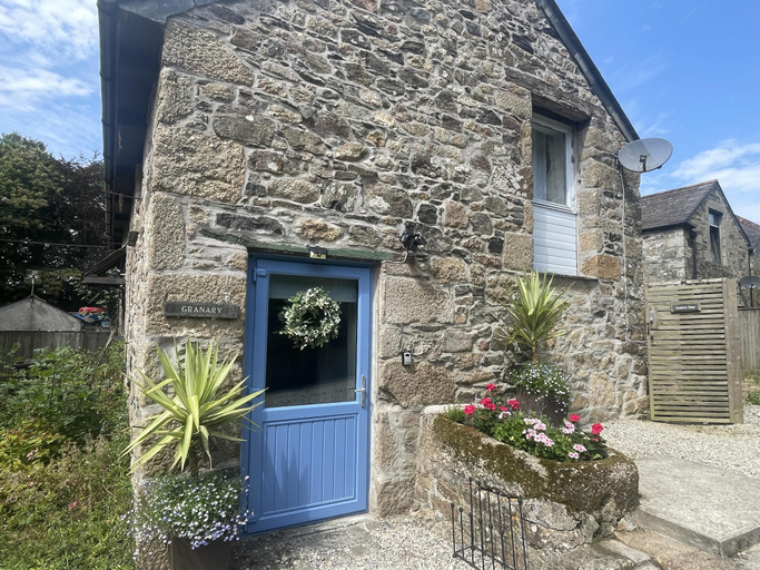 Exterior & Views 2, Cosy Cottage With hot Tub-oozing Character!, Cornwall
