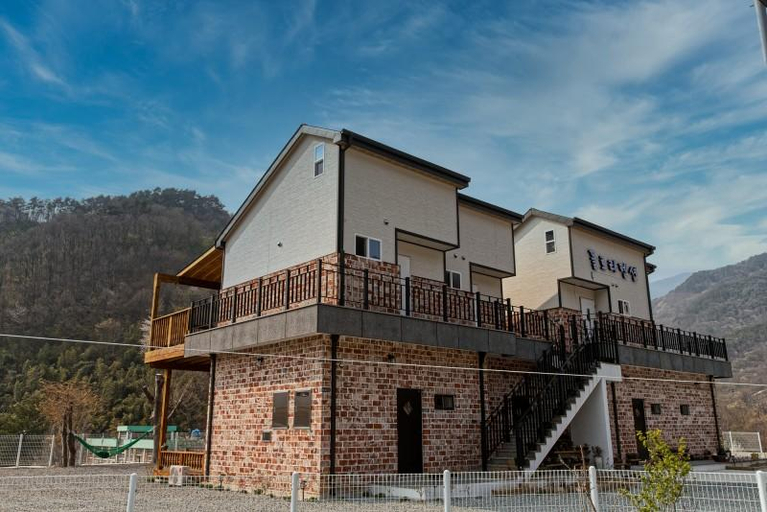 Others 3, Gurye Flora Pension, Gurye