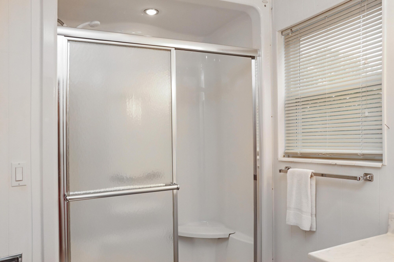 Bathroom 3, Wales Pod, Gulf