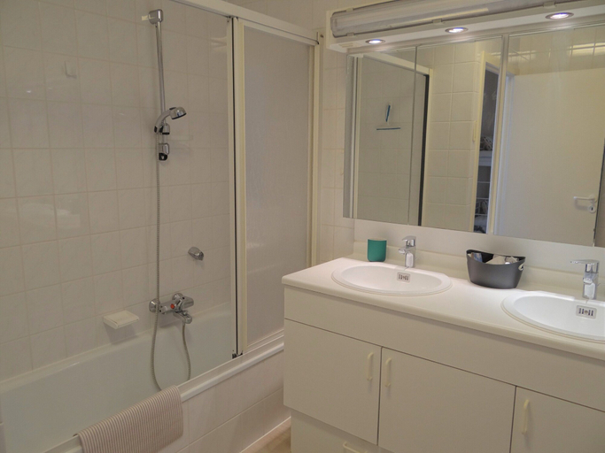 Bathroom 3, Apartment in Nieuwpoort Near the Beach, West-Vlaanderen