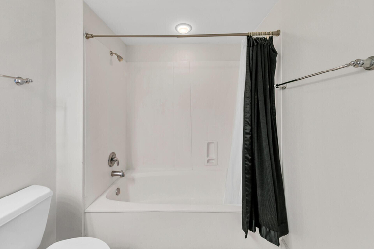 Bathroom 4, Harbor Landing 101b, Okaloosa