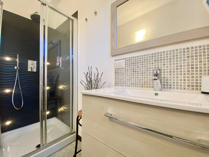 Bathroom 25